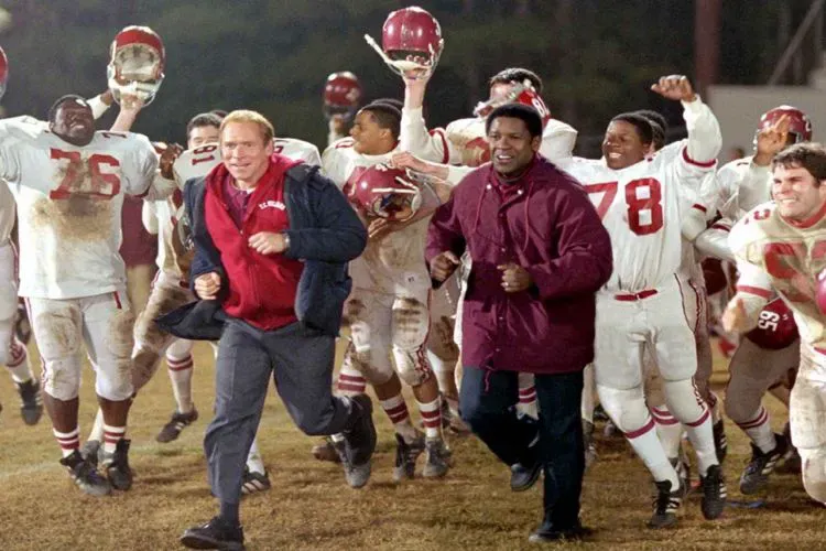 20 Best Sports Movies Based On True Stories 5 Remember The Titans (2000)